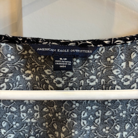 American Eagle Outfitters Floral Wrap Drape Romper Women's Size Small - Picture 3 of 5